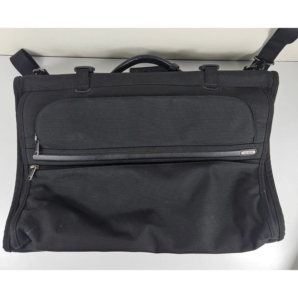Tumi Alpha Black Ballistic Nylon Tri-Fold Garment Bag 22133D4 Suit Carrier 22x15
